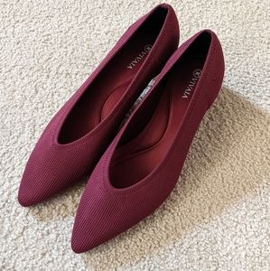 Vivaia Closed Pointed Toe Kitten Heel in Bordeaux Red Size 37.5/ 7.5